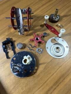 ABU2500CノストラジアIAR レッド中古美品純正品修復用セット ABU2500CノストラジアIAR レッド中古美品純正品修復用セット - メルカリ