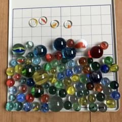 ビー玉83個　おはじき4個のサムネイル