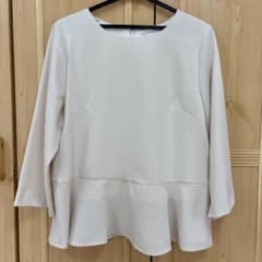 ELENA ホワイトアイボリー フレアヘム 長袖ブラウストップス