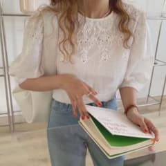 emi+ ブラウス