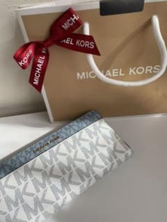 MICHEAL KORS 新作 長財布 新品 箱と紙袋付きのサムネイル