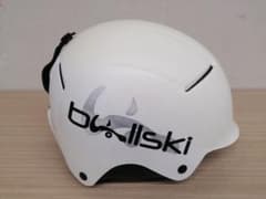 スキーヘルメットのサムネイル