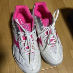 ミズノのテニスシューズ。　22.5cmのサムネイル