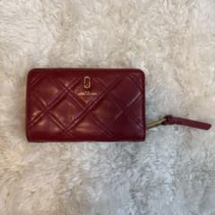 【美品】MARC JACOBS ザ ステータス キルティング 二つ折り財布 赤のサムネイル