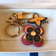 Louis Vuitton ブルーミングフラワー キーホルダー - メルカリ