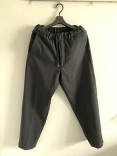 ユニクロ U ワイドフィットテーパードパンツ Black Sサイズのサムネイル