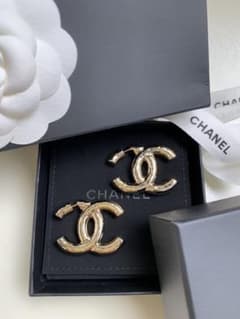 CHANELシャネル　21秋冬CCロゴ ピアスのサムネイル