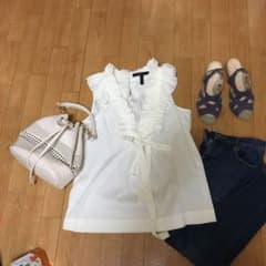 美品！BCBG MAXAZRIAトップスのサムネイル