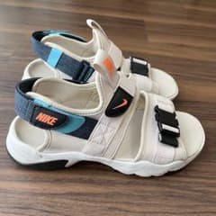 NIKE スポーツサンダル ベージュ系のサムネイル