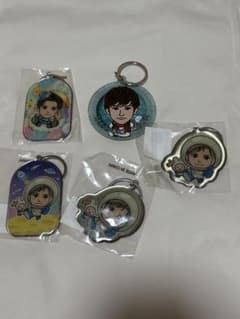 岩田剛典 アクリルキーホルダー 5点セットのサムネイル
