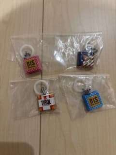 チロルチョコ　めじるしアクセサリー　4点セット　ガチャガチャのサムネイル