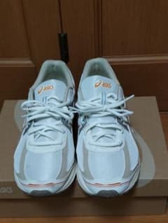 asics スニーカー ホワイト×シルバー×オレンジ ２７.５センチのサムネイル