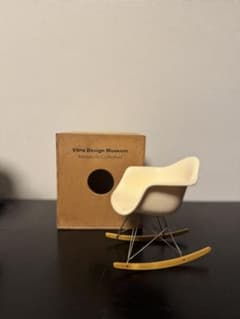Vitra ミニチュア RAR イームズ ロッキング Vitra ミニチュア イームズ RARロッキングチェア 木箱付き - メルカリ