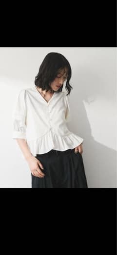 アダムエロペ　パフスリーブギャザーブラウスのサムネイル