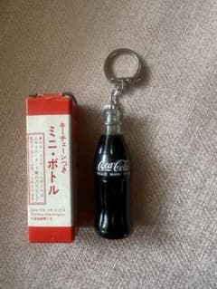 Coca-Cola ミニボトル キーチェーン - メルカリ