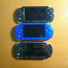 PSP2000 2台 と PSP1000 1台 （どちらもジャンク品です）のサムネイル