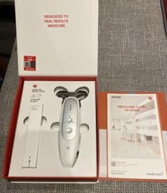 正規品 MEDICUBE AGE-R DERMA EMS SHOT美顔器 - メルカリ