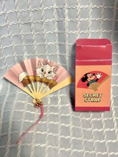Thumbnail of ディズニー おしゃれキャットマリー 扇子 ストラップ