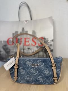 GUESS デニム ショルダーバッグ 新品未使用 タグ付き 定価14,190円のサムネイル
