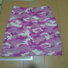 ★値下げ★コムサ★スカート カモフラ 迷彩 ピンクのサムネイル