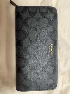 【らいあん様専用】COACH ブラック ロゴ入り 長財布のサムネイル