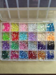 ビーズセット（24種類）レジン ネイルアート デコレーション ハンドクラフトのサムネイル