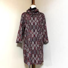 着物リメイクワンピースチュニック 黒色赤白色総絞り亀甲柄ストール 花