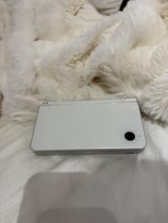 ニンテンドーDSi LL ホワイト 本体+充電器のサムネイル