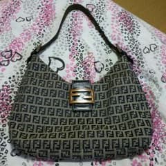 TOMEKO♡様専用!FENDIショルダーバッグ☆USED品☆のサムネイル