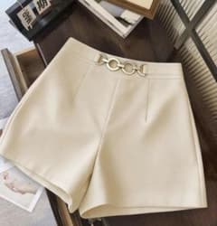 ハイウエスト ショートパンツ ベージュ ゴールド金具のサムネイル