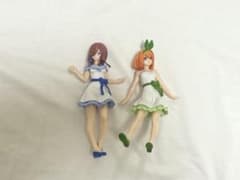 【五等分の花嫁】ガチャガチャフィギュア 三玖・四葉 2種のサムネイル