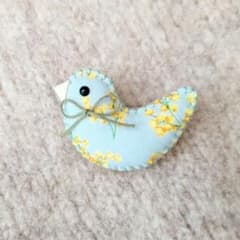 小鳥のコットンブローチ　ミモザグリーンのサムネイル