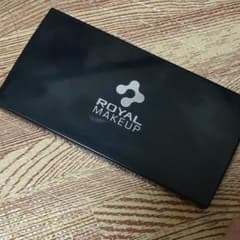 Royal MAKE UP モイスチャー フィール ファンデーションのサムネイル