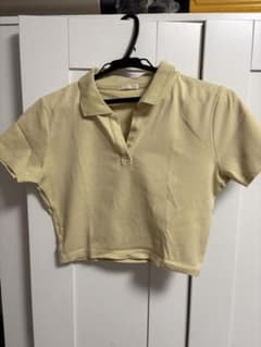 GU（ジーユー）スキッパーポロTシャツ　クロップドTシャツクリームイエローのサムネイル