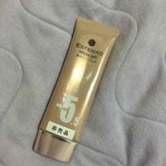 エステナード 薬用ホワイトのサムネイル