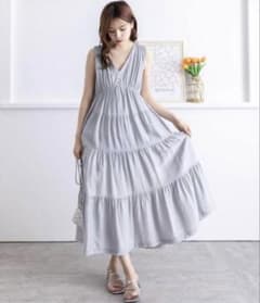 【未着用美品】clear Vネック　ノースリーブワンピース　グレー 水色のサムネイル