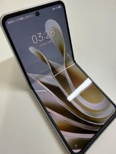 ZTE Libero Flip A304ZT 折りたたみスマホ ホワイト本体 ☺︎ - メルカリ