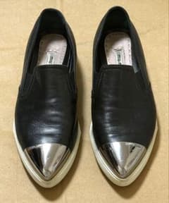 MIU MIU メタルキャップ スリッポン ブラック　23.5のサムネイル