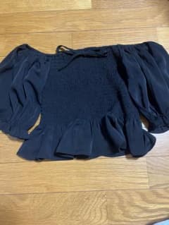 ブラック半袖ブラウスのサムネイル