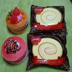 ロールケーキ、パンケーキスクイーズ４個セットのサムネイル