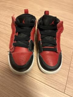 Air Jordan キッズ スニーカー 赤黒 ハイカットのサムネイル