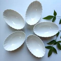 【新品未使用】舟形小鉢 5個　菊型　白い食器　おしゃれ　シンプル　和食　ボウルのサムネイル