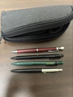 シャープペンシル4本とペンケースのセット - メルカリ
