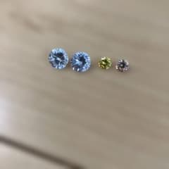 ま*ん様 ルース 4石セット ラウンドブリリアントカットのサムネイル