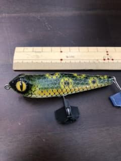 爬虫類系ペンシルベイト　ハンドメイドウッドのサムネイル