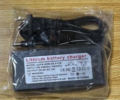 リチウムバッテリー充電器 29.4V 2A。のサムネイル