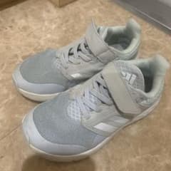 格安‼︎ アディダス キッズスニーカー 19cmのサムネイル