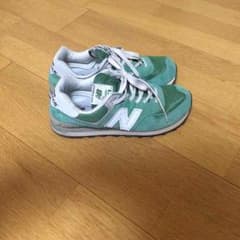 ニューバランスのサムネイル