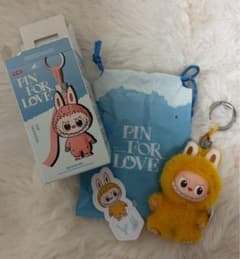 POP MART PIN FOR LOVE イニシャル ラブブ【Y】のサムネイル