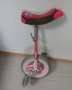 ブリジストン 一輪車 ピンク 女の子 12インチ？ 中古のサムネイル